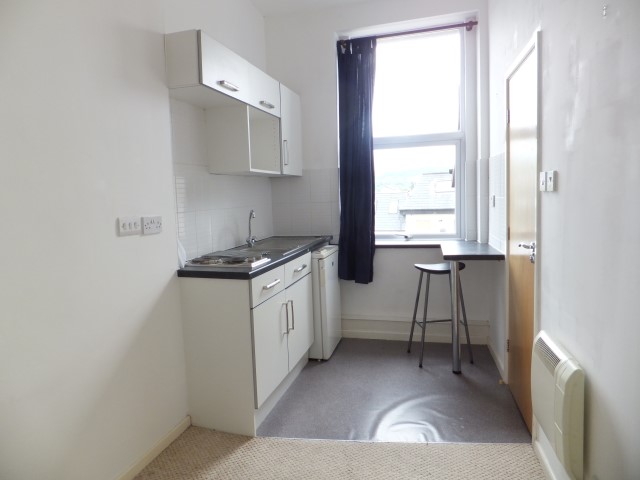 Studio flat to let in Buxton